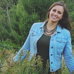 Meet your Posher, Emily